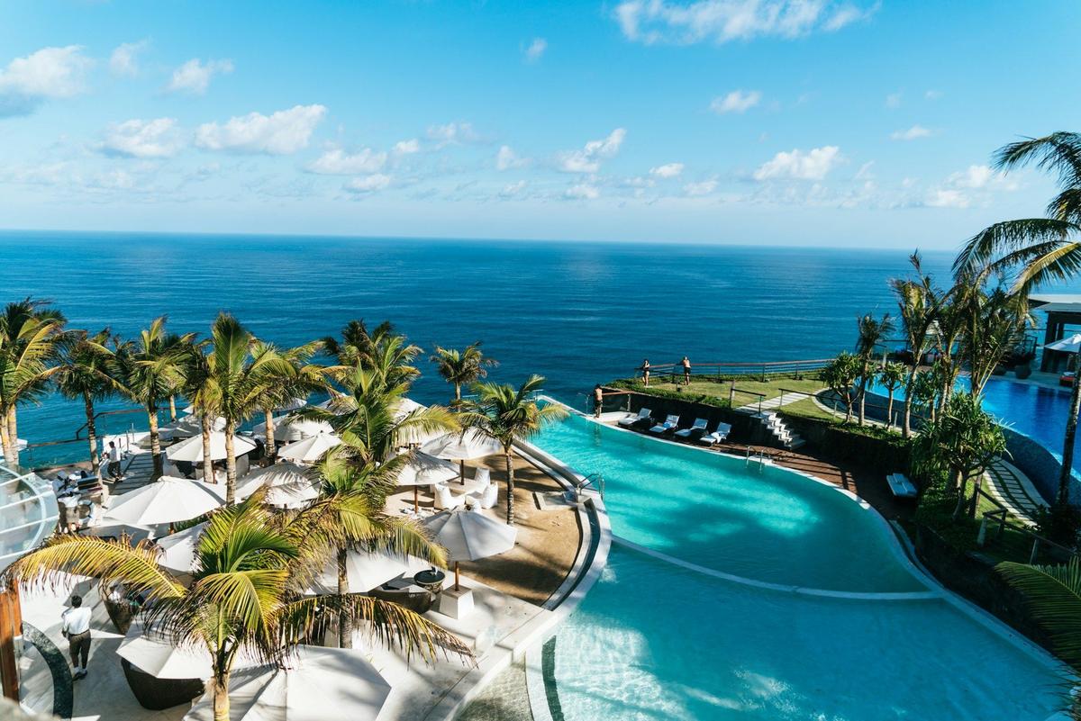 Top 10 Essentials to Pack for Your Dream Resort Getaway